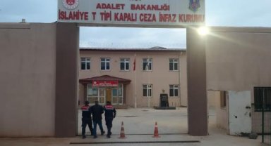 Depremzedelere getirilen çadırlar ve halıyı çalan görevli tutuklandı