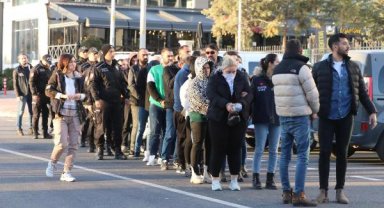Depremzedeleri satılık konteyner ve taşınabilir ahşap ev ilanıyla dolandırıcılığa 17 gözaltı