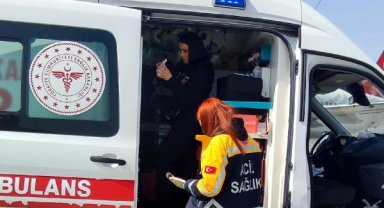 Depremzedeler için Hatay'a giden hemşireden uçakta fenalaşan yolcuya ilk müdahale