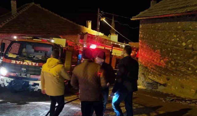 Derebucak'ta korkutan ev yangını