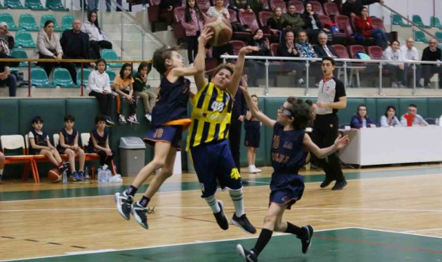 Derince'de U 10 Erkekler Basketbol Ligi heyecanı yaşandı