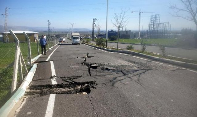 DEÜ'lü uzmanlar, afet bölgesinde ulaşım yollarındaki hasarları raporladı