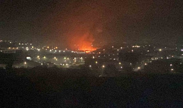 Dev yangın ilçenin her yerinden göründü: Sahura kalkanlar alev topuyla uyandı