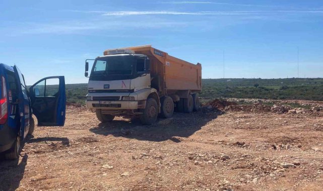 Didim'de vadiyi hafriyatla doldururken yakalandılar