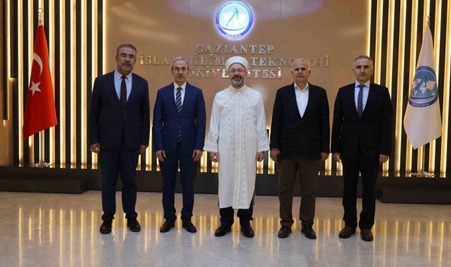 Diyanet İşleri Başkanı Erbaş, Rektör Demir'e hayırlı olsun ziyareti