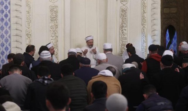 Diyanet İşleri Başkanı Erbaş, depremde ölen vatandaşlar için dua etti