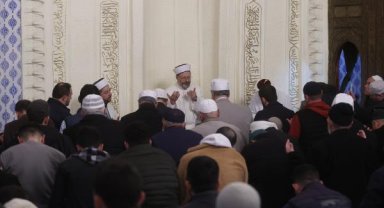 Diyanet İşleri Başkanı Erbaş, depremde ölen vatandaşlar için dua etti
