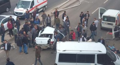 Diyarbakır'da 5 aracın karıştığı zincirleme kaza: 1 ölü, 2 yaralı