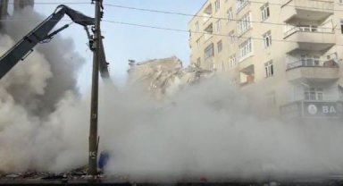 Diyarbakır'da 6 katlı bina yıkım sırasında çöktü: O anlar kamerada