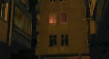 Diyarbakır'da ağır hasarlı apartmanın 2 ve 3'üncü katında yangın