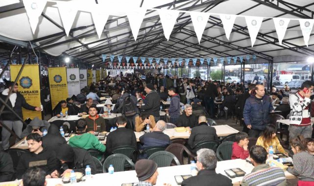 Diyarbakır'da iftar çadırları günlük 6 bin kişiye hizmet veriyor