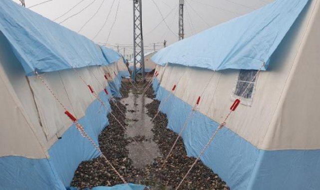 Diyarbakır'da sağanak; çadır kentte önlem alındı