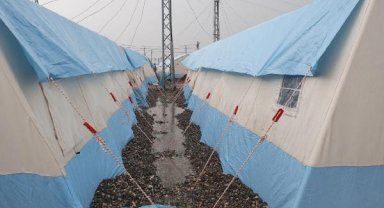 Diyarbakır'da sağanak; çadır kentte önlem alındı