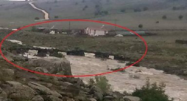 Diyarbakır'da sağanak; dere taştı, derme çatma köprü yıkıldı