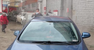 Doğu'da toz taşınımı sonrası yağmur; oto yıkamacılarda yoğunluk oluştu