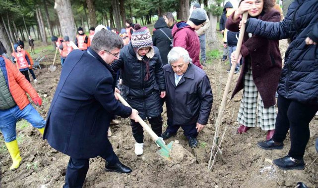 Down Sendromlu bireyler BAÜN'de fidan diktiler
