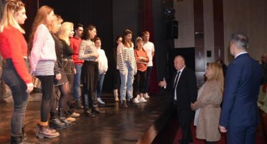 DT Genel Müdürü Kurt: Depremzedelerin ruhunu iyileştirecek sanattır, tiyatrodur