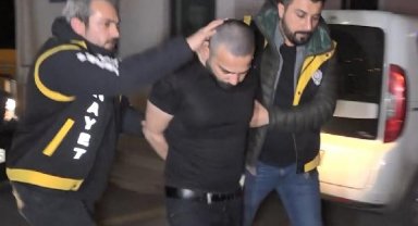 Eczacı kalfası ile ev arkadaşını kendisine küfrettikleri için öldürmüş