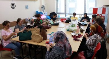 Edirne'de 15 üye ile kurulan kadın kooperatifi, dünya markalarına çanta üretiyor