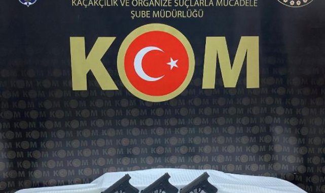 Edirne'de otomobilde 3 suikast silahı ele geçirildi; sürücü tutuklandı