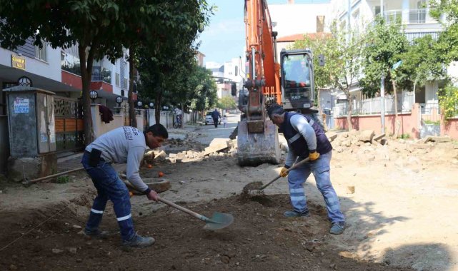 Efeler Belediyesi ekipleri Girne Mahallesi'ndeki yolları yeniliyor