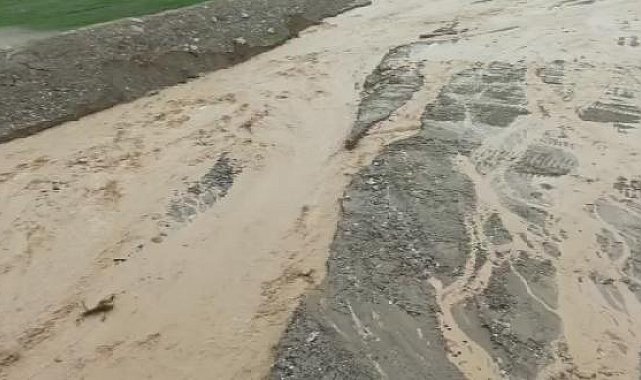 Elazığ'da sağanak; dereler taştı