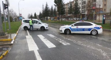 Elazığ'da sağanak; Elazığ- Malatya karayolu bir süre ulaşıma kapandı