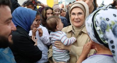 Emine Erdoğan, Hatay'da depremzedelerle bir araya geldi