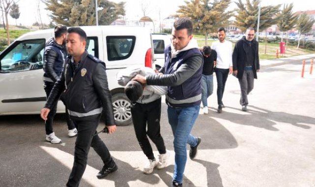 Enkazdaki polisin silahını çalıp satmaya çalışan şüpheli yakalandı