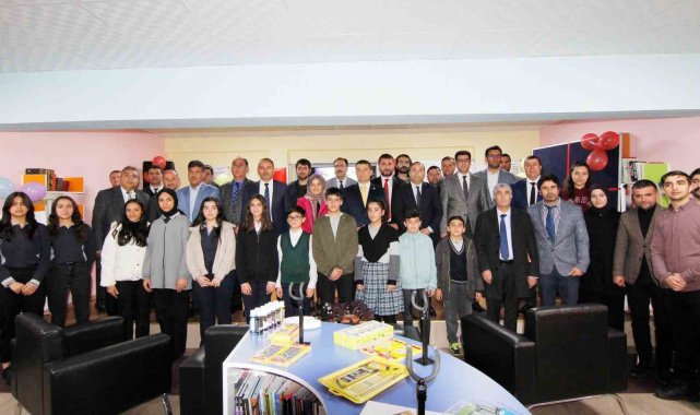 Erciş'teki okullara ekipman desteği