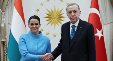 Erdoğan: 6 milyar dolarlık müşterek hedefimizi yakalamak amacıyla atılacak adımları değerlendirdik - Yeniden