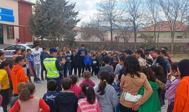 Ereğli'de jandarma ekiplerinden öğrencilere trafik eğitimi