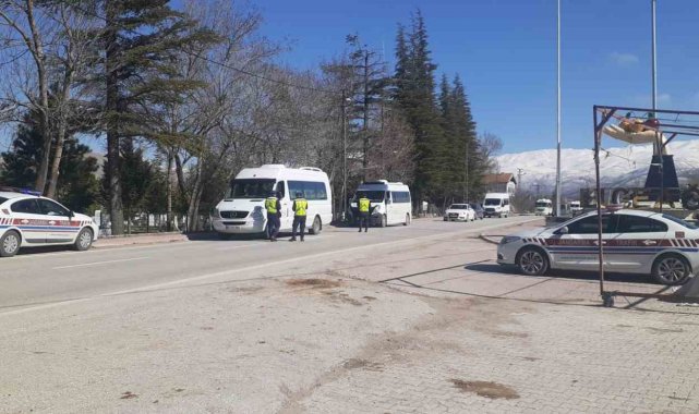 Ereğli'de jandarma trafikten servis araçlarına denetim