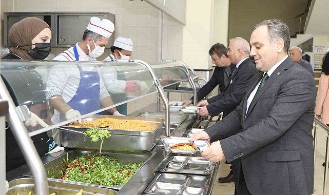 ERÜ Rektörü Altun, Öğrencilerle İftar Yaptı