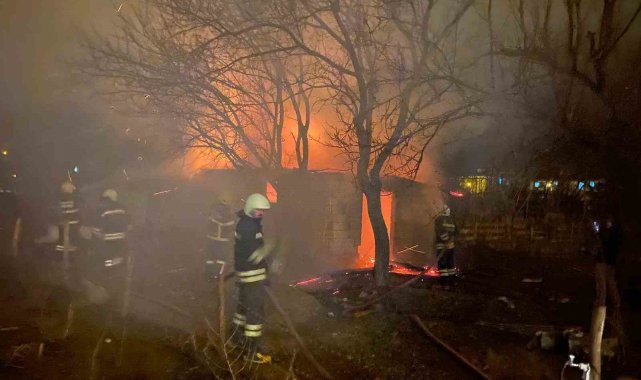Erzincan'da ahır yangını