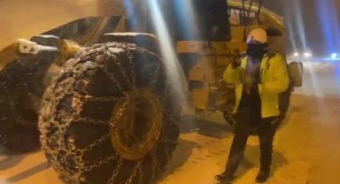 Erzincan'da kar; ulaşım olumsuz etkilendi, TIR'lar yolda kaldı
