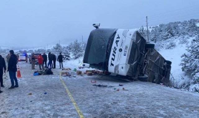Erzincan'da otobüs devrildi: 2 ölü, 21 yaralı