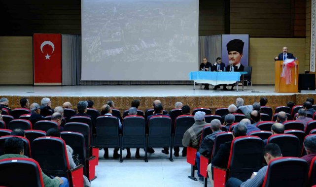 Erzincan'da "Deprem ve Yaşamak" paneli düzenlendi