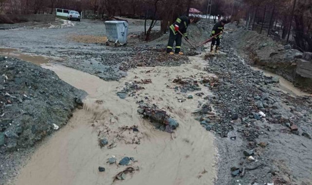Erzincan'da sağanak sonrası su taşkını oluştu