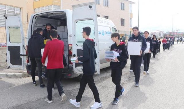Erzurumlu öğrenciler, Adıyaman'daki öğrencilere bir minibüs dolusu kitap gönderdi