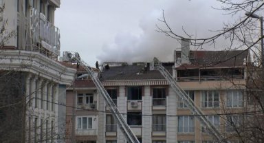 Esenyurt'ta yangında apartman boşluğuna düşen itfaiye eri yaralandı