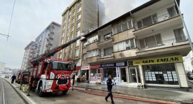 Eskişehir'de 3 katlı binada yangın