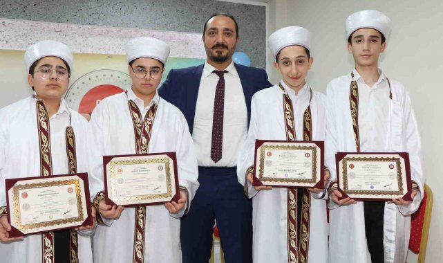 Eskişehirli hafızlara diplomaları törenle verildi