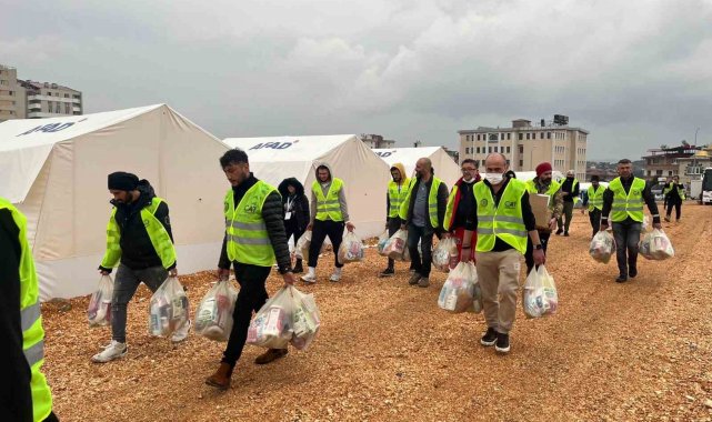 Eskişehirli kuaförler depremzede çocuklara kişisel bakım hizmeti verdi