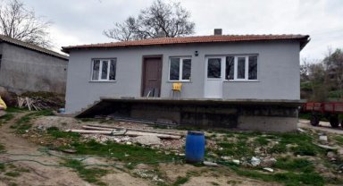 Evdeki yangında tüp bebek için biriktirdikleri para da yanan çift, yeni yuvalarına kavuştu