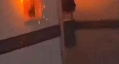 Evi alev alev yanarken balkona çıkıp, alkol almaya devam etti