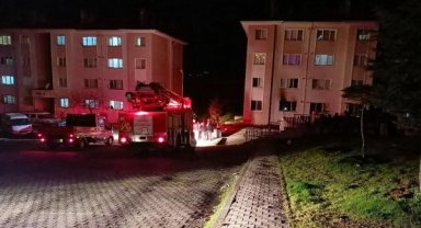 Evinin yandığını görünce bıçakla kendisine zarar verdi: 3 yaralı