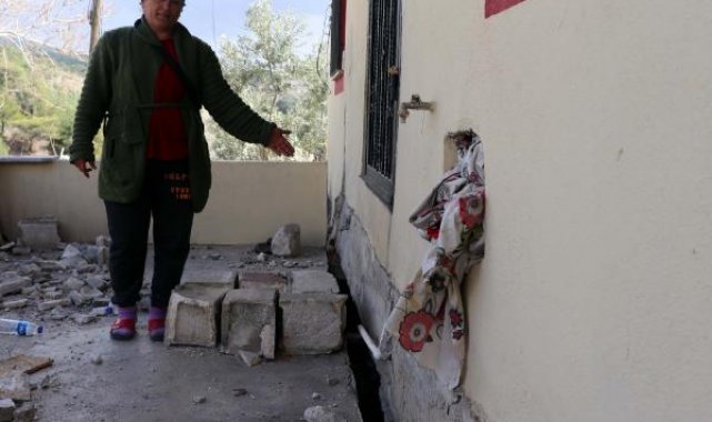 Fay hattının geçtiği yol çöktü, müstakil evin yönü değişti