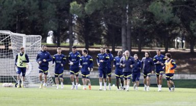 Fenerbahçe, taktiksel ve bireysel çalışmalar yaptı