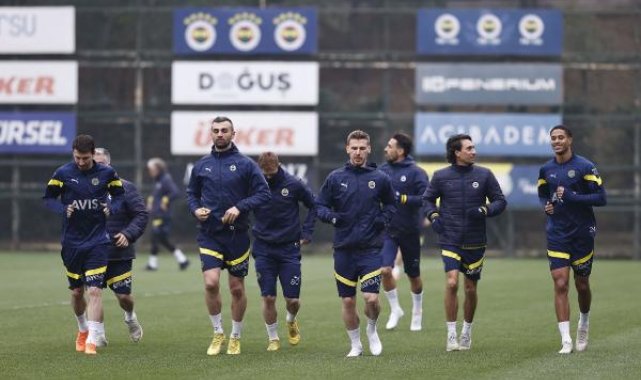 Fenerbahçe'de Batshuayi takımla çalıştı